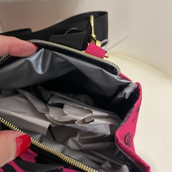 Betsey Johnson Pink/Black "Skull & Bones & Hearts Nylon Insulated Lunch Tote Bag - Picture 5 of 7
